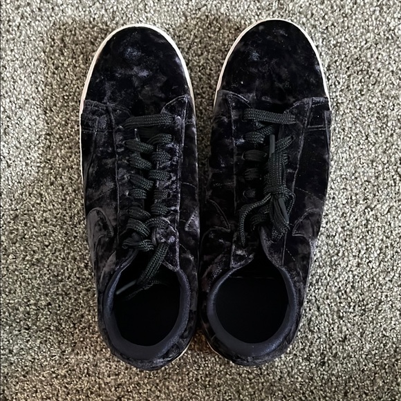 Nike Women’s Velvet Court Sneakers / Black / 10M - Picture 1 of 4